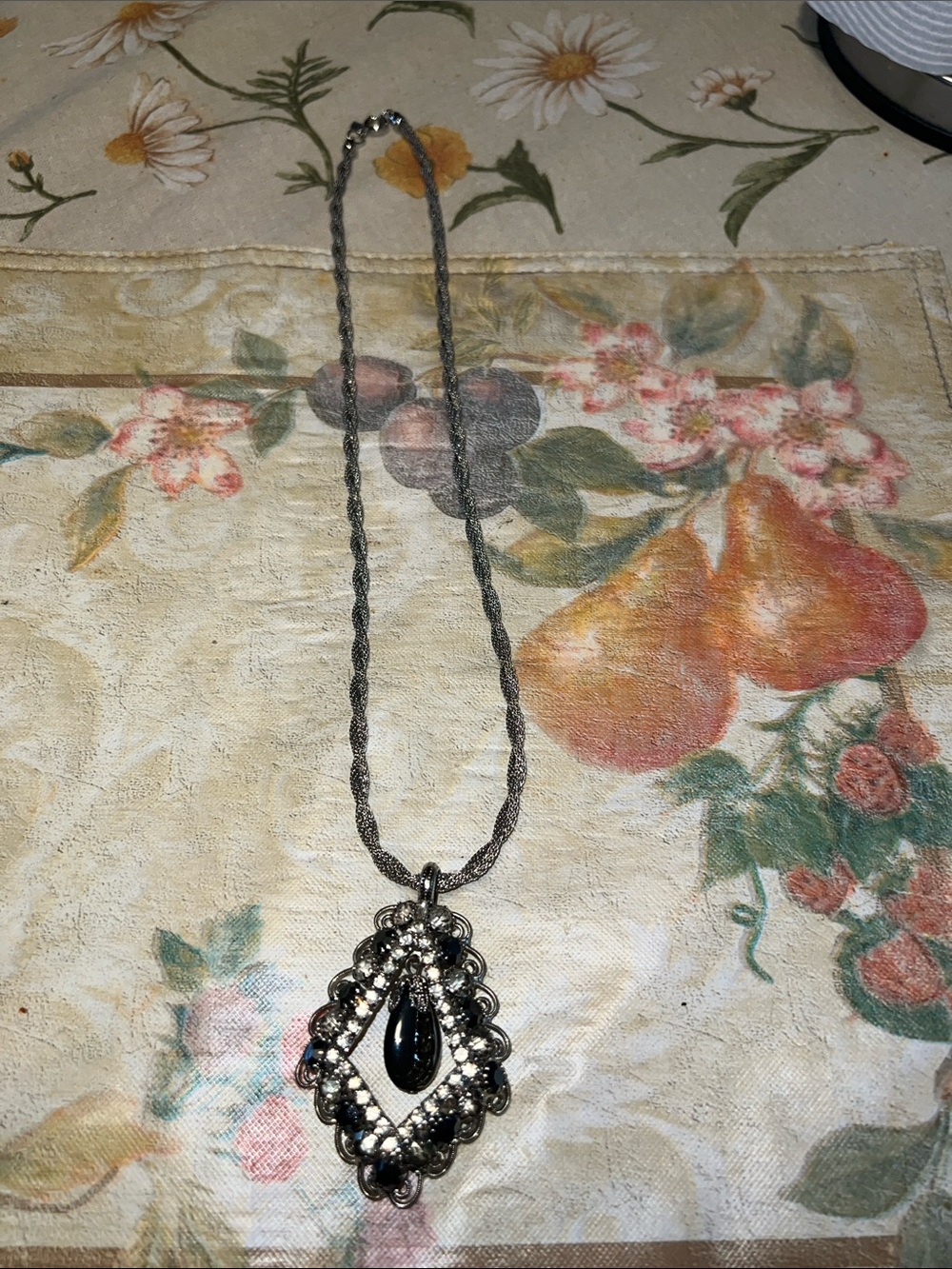 Vintage-Inspired Black and Silver Teardrop Pendant Necklace